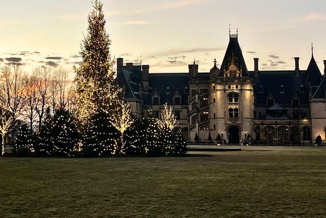 Enchanting Escapes: Black Mountain, NC – Your Gateway to Biltmore’s Holiday Splendor